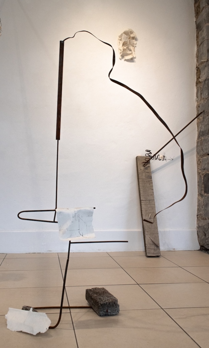 Aideen Farrell, Brittle to Look Back, Custom House Gallery, Westport. Partial installation view. February 2023.
Steel, porcelain paper clay, iron oxide, cast concrete, found pipe, springs and bricks.