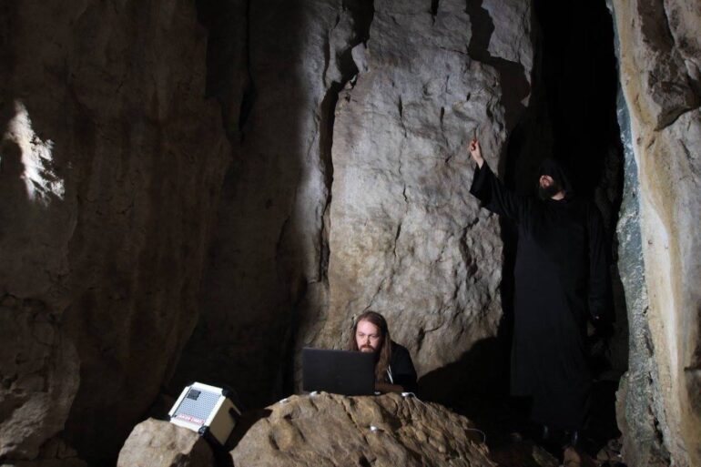 Aengus Friel and Tim Holehouse, Performance live event in Templebawn Cave, 2017.